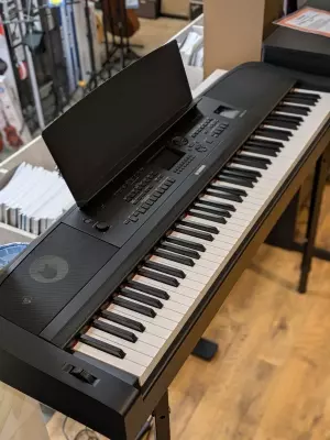 Yamaha - DGX670 B 2